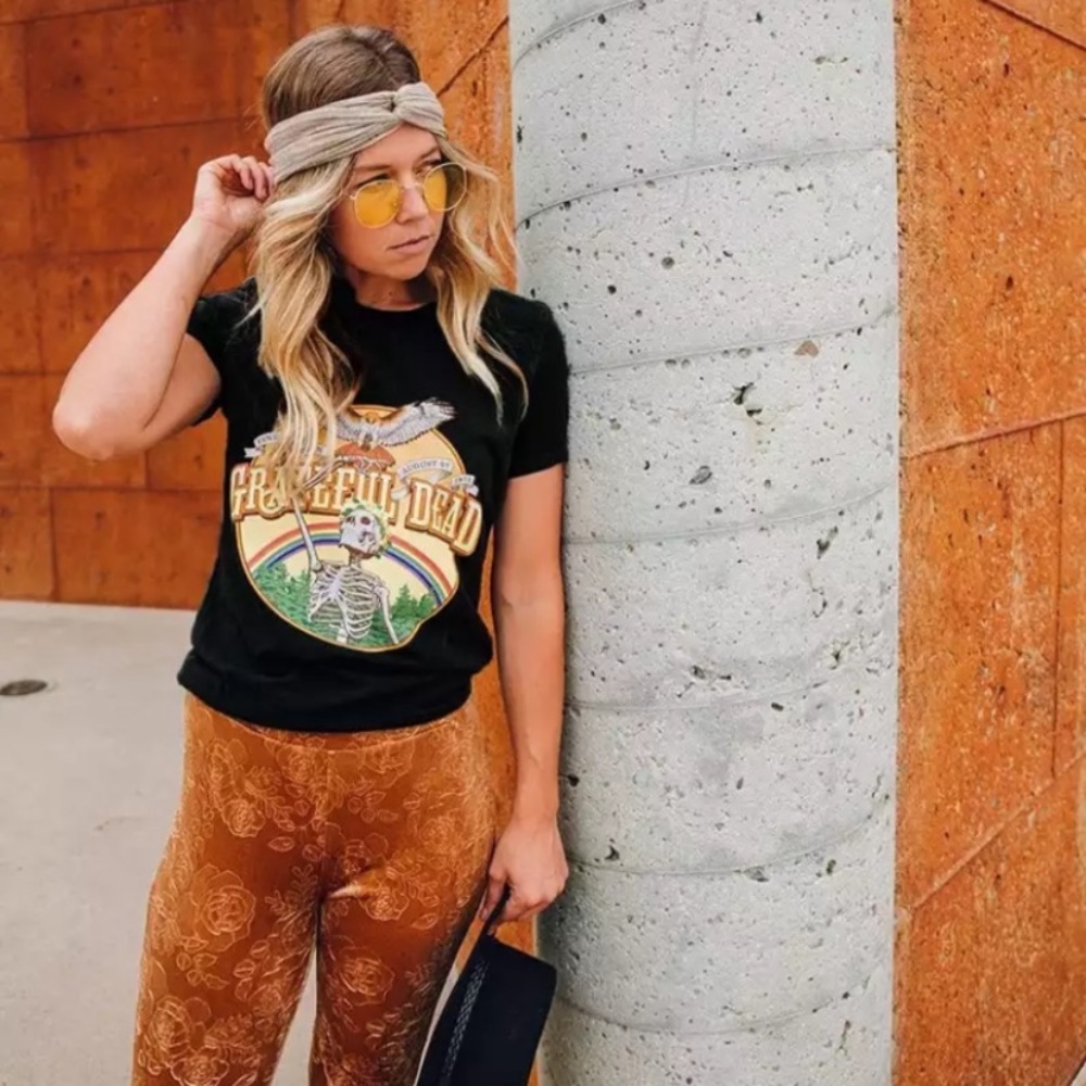 SOLD OUT Grateful Dead Skeleton Rock Band Graphic Tee - Picture 4 of 6